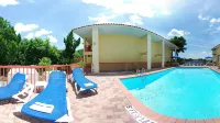 Quality Inn & Suites Mt Dora North - Pools