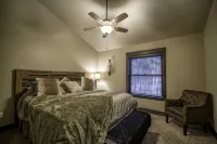 Modern spacious 5 bedroom, 3.5 bath, paved roads, hot tub, wifi, pool access - 精品