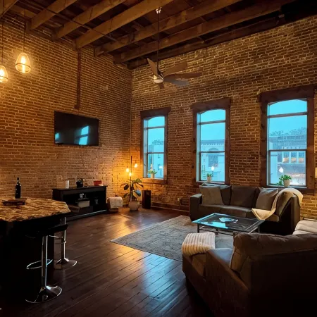 Loft the Heart of Downtown — Steps Away from Pickett, Una, Dining, Shops