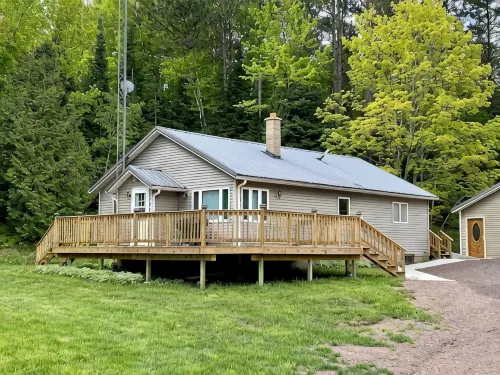Snowmobiles, Skiing, ABR Amazing 2-bedroom house with WiFi in Hurley, Mercer - 4-Star