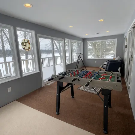 Beautiful Lake House & Spacious 4 BR