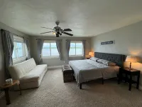 Enjoy 110' of Waterfront w/ Water Toys at Sandy Bottom Bay Beach House For 8!! - Wifi