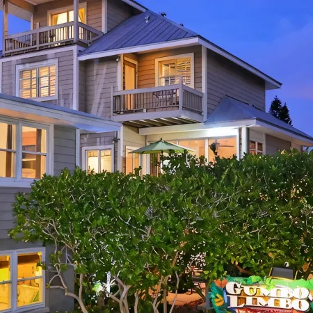 Lovebirds' Retreat - Steps to Siesta Key Public Beach -