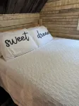 Couples Luxury Romantic Retreat w/Hot Tub, Nestled Inside the Woods w/Firepit - Chalets