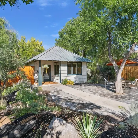 Downtown Craftsman with King Bed and Private Yard - Walk Everywhere