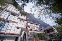 Udaan Tashi Gakhil Resort - Parking