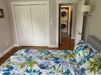 Sunny, private apartment. Walk to Kennebunk Village. Close to beaches. - 4-Star