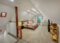 Forest Mountain Cabin, minutes to Downtown, trails, rivers & lakes - Chalets