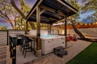 Heated Pool, MiniGolf, Karaoke, Game Room, Spa, 2mi to DT - SoCo Cowgirl -  Ferienhäuser