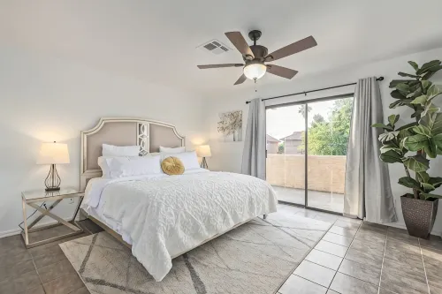 Your Home Away! Offering Free Heated Pool ! Close to Almost Everything! - Hot Tub
