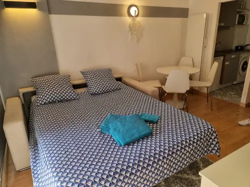 Studio in Residence with swimming pool and solarium, 5 minutes from the beach - Condos