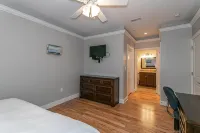 Lakefront Condo Sleeps 7-3br/2ba private beach/balcony/indoor pool  specials-ask - Beach