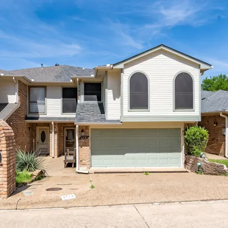 Lake Ray Hubbard - Luxury Lakeside Home Located in Chandler's Landing - Rockwall