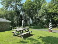 Unique cottage built in the 1800s, Granite Cliffs of Port Deposit  Maryland. - Boutique