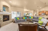 Pool!!,Hardwood, Granite, - Wi-Fi