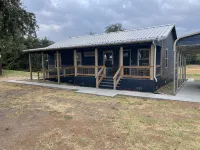 2 bed, 2 bath cabin located in the country just west of College Station. - Chalets