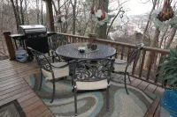 Cottage near Pittsburgh - Pet Friendly, No Pet/Cleaning Fees, Secluded & Quiet - balcony