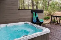 Peaceful modern oasis -walking distance to Village - Gym