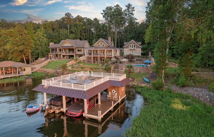 The Oasis at Lake Gaston - Heated Pool, Hot Tub, Pontoon Boat Rental Included!