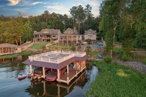 The Oasis at Lake Gaston - Heated Pool, Hot Tub, Pontoon Boat Rental Included! - Wifi