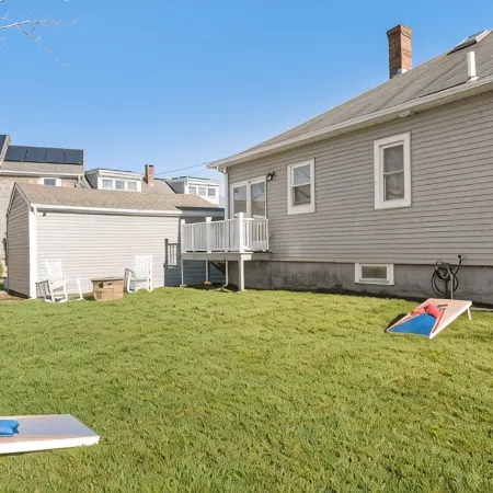 Entire House Minutes from Newport, RI. Near Beaches.