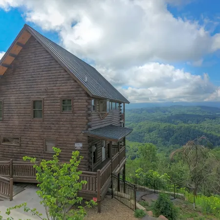 Luxury Retreat, Unobstructed Panoramic View, Central Location,Hot Tub, EV,Arcade