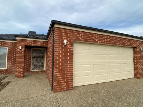 Modern waterfront luxury escape near Shepparton - Wifi