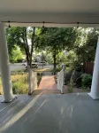 Beautifully renovated 100yr old craftsman home near Stadium District. - 3 ดาว