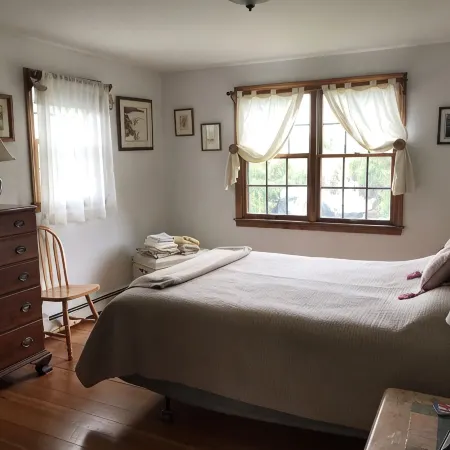 Charming 2 Bedroom Rental Pond Village Area Available June 8-17