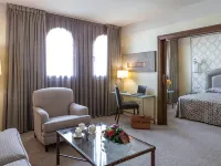 Hotel Macià Alfaros Hotels near Templo Romano