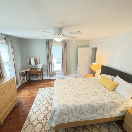 Cozy Cottage - quaint and comfy - 5 blocks to the beach, 1 block to Mason Ave.