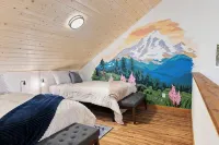 Rainier's Newest Luxury Chalet w/ Hot Tub-AC-WiFi - 4-Star