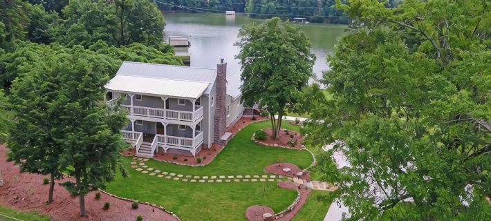 Lake Lanier Farmhouse near Olympic Rowing Venue Hotels in Hall County