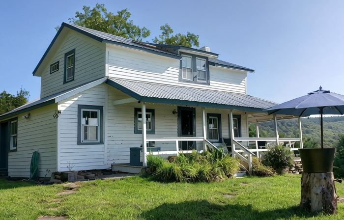 Catskill Farmhouse, mountain views, spring-fed swimming pond with deck, 22 acres