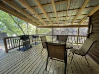 Cozy Cabin located in the heart of the Black Hills, but close to Deadwood & Lead - Chalets