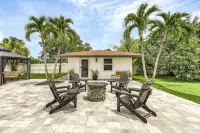 Vanderbilt Villa - 5bd, 3bth home & pool house near Vanderbilt Beach - 4-Star