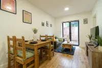 Cozy Urban 2BR with courtyard - 2-Sterne