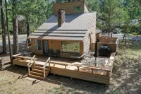 3 Min to SHARC with 8 Passes! Private Hot Tub, Quite Cul-de-sac w/ PS4 & BBQ - Alppimaja