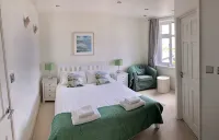 3 Bedroom 2 Bathroom Apartment,  Panoramic Views of St Ives, 2 Parking Spaces - 4 ดาว