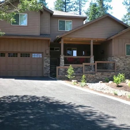 Premier Luxury Home with 6 Br/7 BA, Hot Tub, Game Room, Sharc Passes, A/C