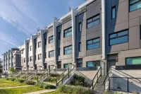 Van West Award Winning 3BR Home at QE park and Oakridge Mall/12 min to DT/Brand New - 3-Star