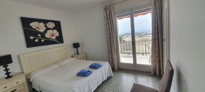 Roses: Super Apartment on the Beachfront in Downtown Hotéis em Roses