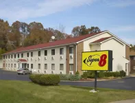 Super 8 by Wyndham Radcliff Ft. Knox Area