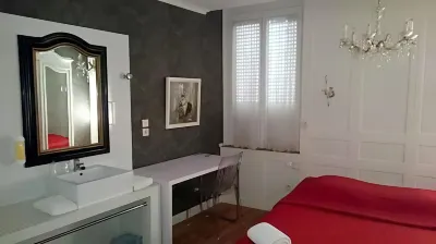 Hotel le 5 Hotels near Auchan MARTIGUES