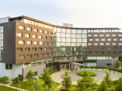 Infinity Hotel & Conference Resort Munich Hotels in der Nähe von Hollerner See