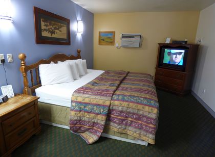 Coronada Inn & Suites