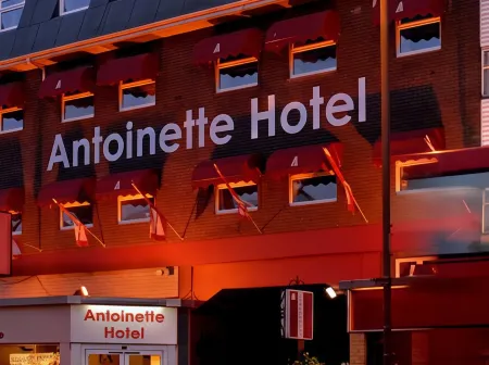 Antoinette Hotel Wimbledon Отели рядом со станцией Mitcham Junction Station