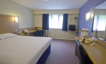 Days Inn by Wyndham Warwick North M40