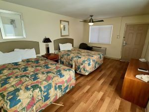 Big Chile Inn & Suites