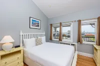 MV Surfside Hotel Hotels in Edgartown